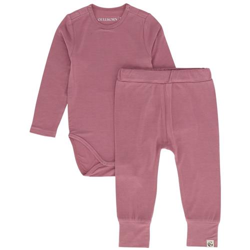 Se Gullkorn Design Vennen Baby Sæt Berry Purple | Lilla | 98 cm ved Babyshop