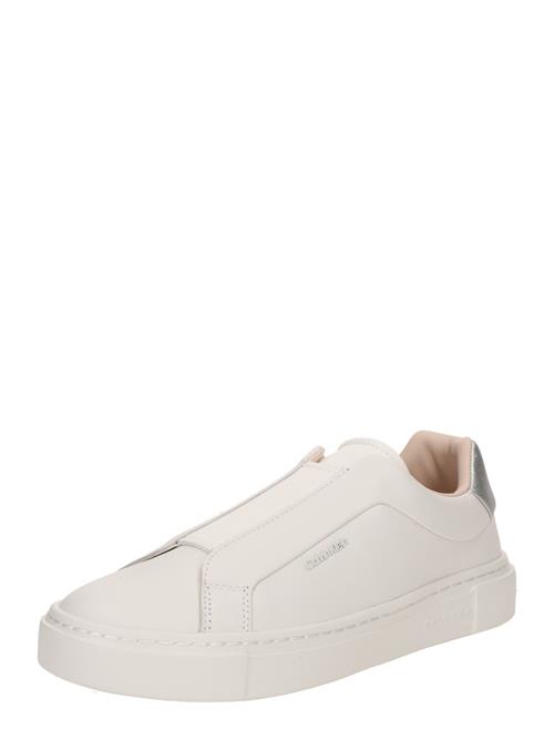 Se Calvin Klein Slip On 'CUPSOLE'  sølv / naturhvid ved About You