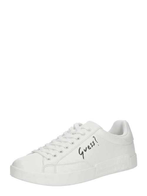 Se GUESS Sneaker low 'CASERTA'  sort / hvid ved About You