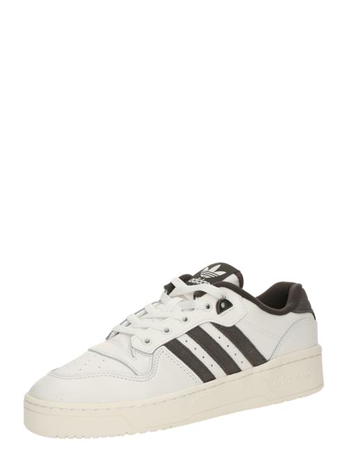 Se ADIDAS ORIGINALS Sneaker low 'RIVALRY'  kastaniebrun / hvid ved About You