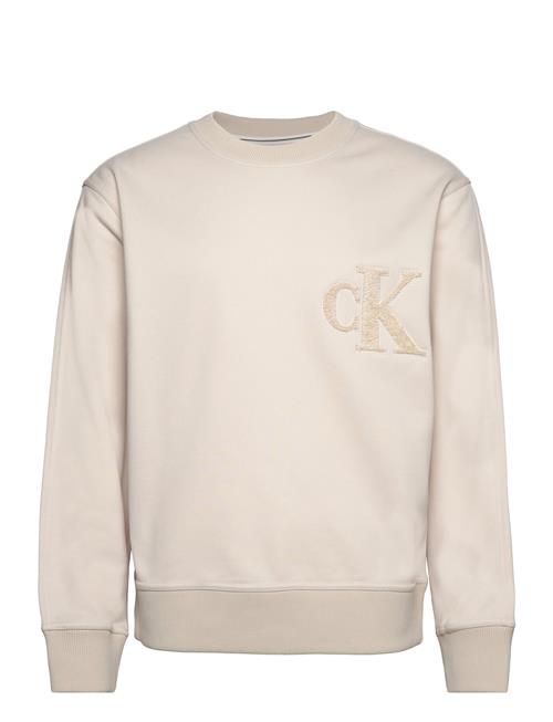 Se Calvin Klein Jeans Ck Chenille Crew Neck Calvin Klein Jeans Cream ved Booztlet