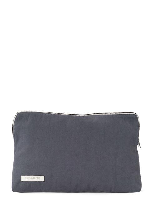 Se STUDIO FEDER Celia Toiletry Bag STUDIO FEDER Grey ved Booztlet