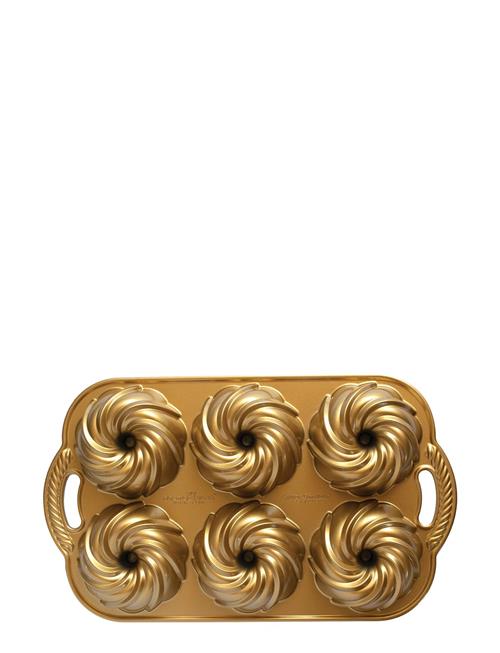 Se Nordic Ware Swirl Bundtlette Pan Nordic Ware Gold ved Booztlet