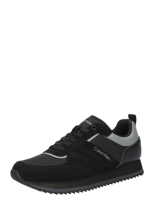 Se Calvin Klein Sneaker low  lysegrå / sort / hvid ved About You