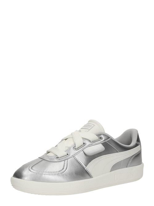 Se PUMA Sneaker low 'Palermo'  sølv / offwhite ved About You