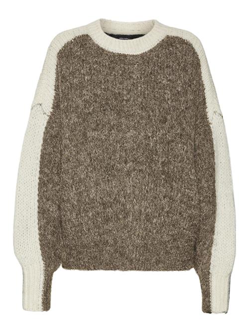 Se VERO MODA Pullover 'VMCORDELIA'  brun-meleret / offwhite ved About You