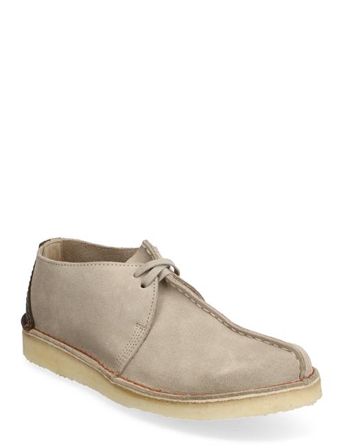 Se Clarks Originals Desert Trek Clarks Originals Beige ved Booztlet