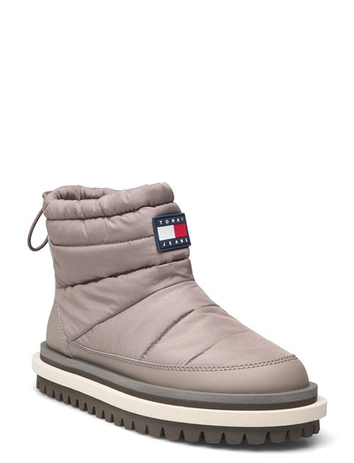 Se Tommy Hilfiger Tjw Padded Flat Boot Wl Tommy Hilfiger Grey ved Booztlet