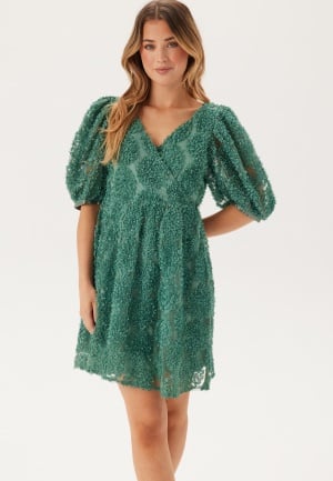 Se Bubbleroom Occasion 3D Puff Sleeve Dress Dusty green 2XL ved Bubbleroom