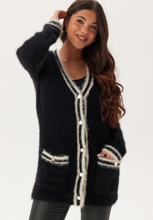 Se Happy Holly Contrast Fluffy Knitted Cardigan Black 52/54 ved Bubbleroom