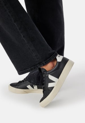 Se VEJA Campo Sneakers Black_white 41 ved Bubbleroom