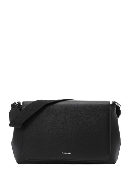 Calvin Klein Skuldertaske 'MUST'  sort