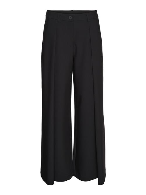 Se VERO MODA Bukser med lægfolder 'NOLA'  sort ved About You