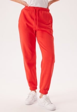 Se Pieces Chilli HW Sweat Pants Poppy Red XL ved Bubbleroom