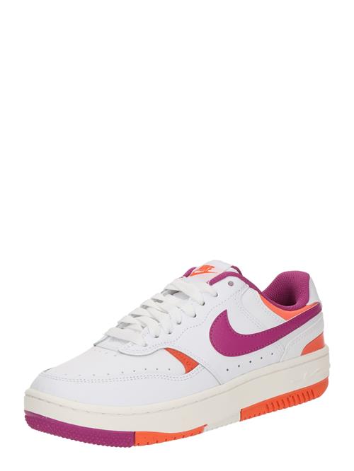 Se Nike Sportswear Sneaker low 'Gamma ForceE'  bær / orange / hvid ved About You