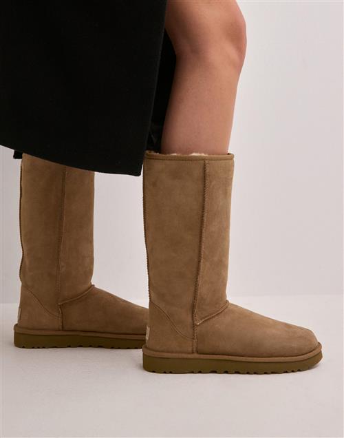 UGG - Brun - W Classic Tall II