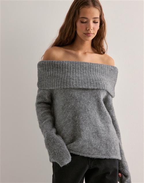 Se Pieces - Grå - Pcpam Ls Off Shoulder Knit Bc ved Nelly