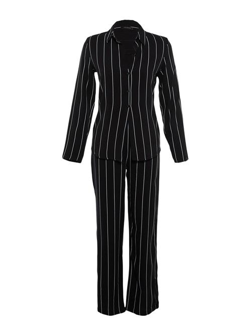 Se Trendyol Pyjamas  sort / hvid ved About You