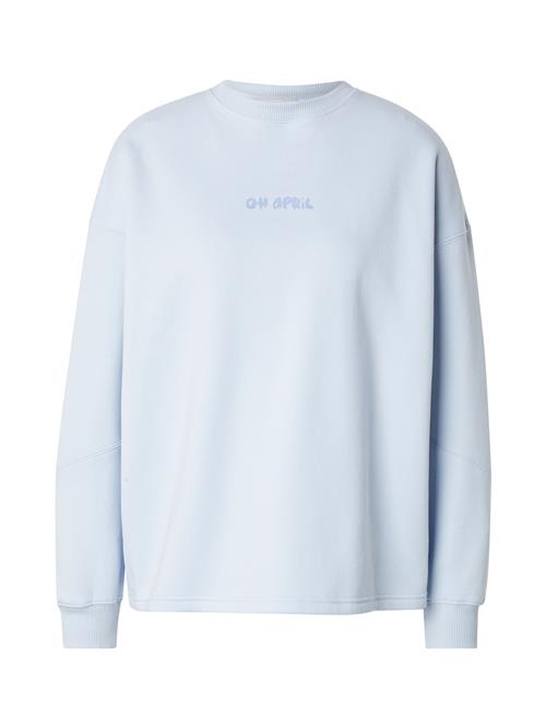 Se OH APRIL Sweatshirt 'Era Of Me'  pastelblå / lyseblå ved About You