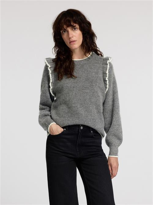 Se SELECTED FEMME Pullover  grå / hvid ved About You