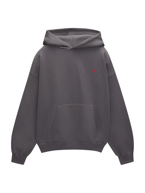 Se Pull&Bear Sweatshirt  mørkegrå / carminrød ved About You