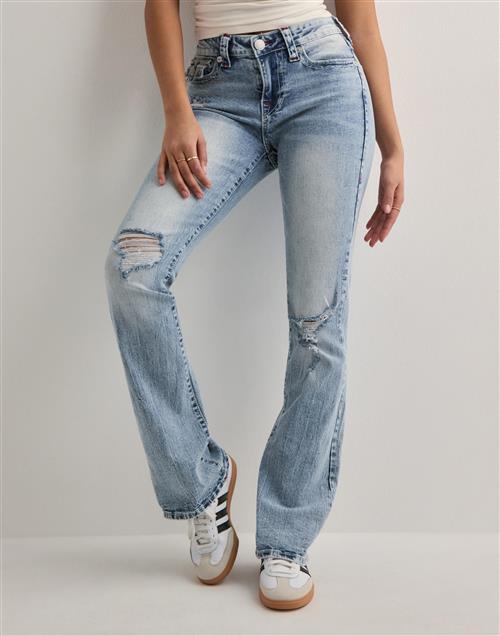 Se True Religion - Blå - Becca Mid Rise Bootcut Flap ved Nelly