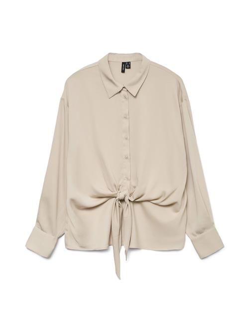 Se VERO MODA Bluse  beige ved About You