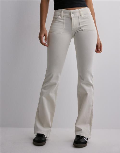 Nelly - Hvid - Low Waist Bootcut Jeans