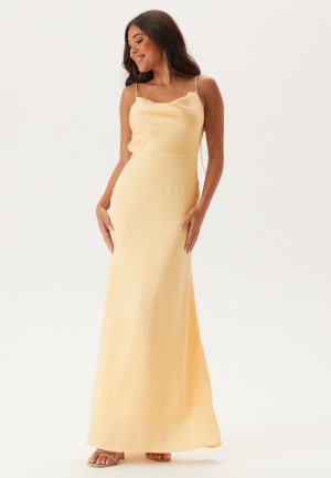 Se Bubbleroom Occasion Waterfall Mermaid Gown Light yellow 48 ved Bubbleroom