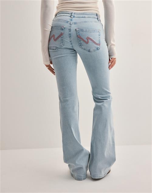 Nelly - Blå - Low Waist Perfect Bootcut Jeans