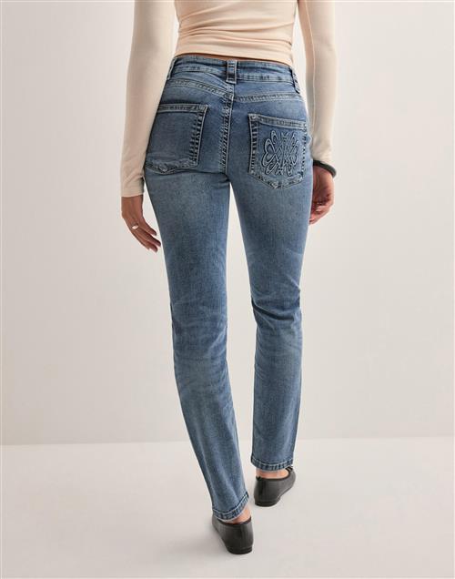 Se Nelly - Blå - Low Waist Slim Jeans ved Nelly