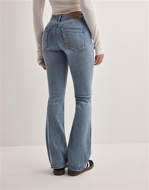 Se Vero Moda - Blå - Vmflash Mr Flared Jeans LI371 Ga No ved Nelly