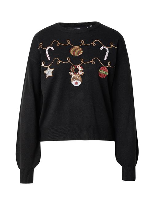 Se VERO MODA Pullover 'VMGarland'  karamel / grenadine / sort / hvid ved About You