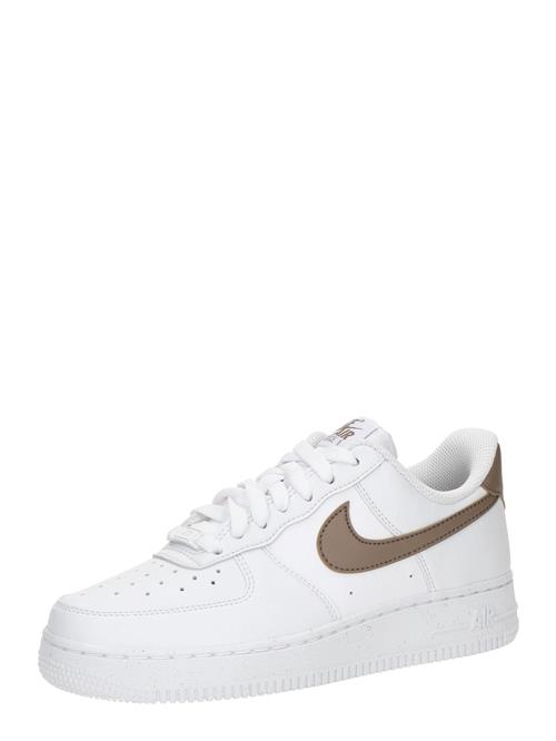 Se Nike Sportswear Sneaker low 'Air Force 1 '07 Better''  brun / hvid ved About You