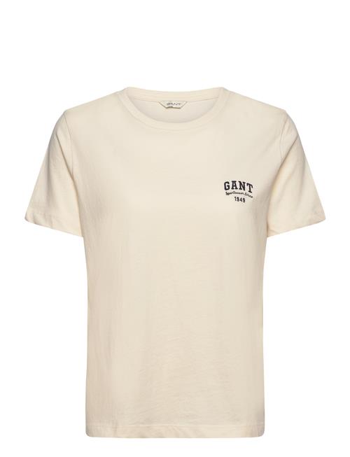 Se Reg Small Graphic Ss T-Shirt GANT Cream ved Booztlet