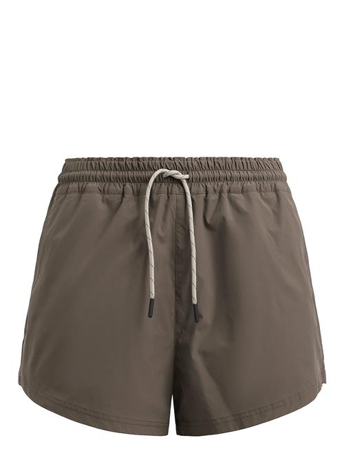 Se Track Shorts Petra Rethinkit Studios Brown ved Booztlet