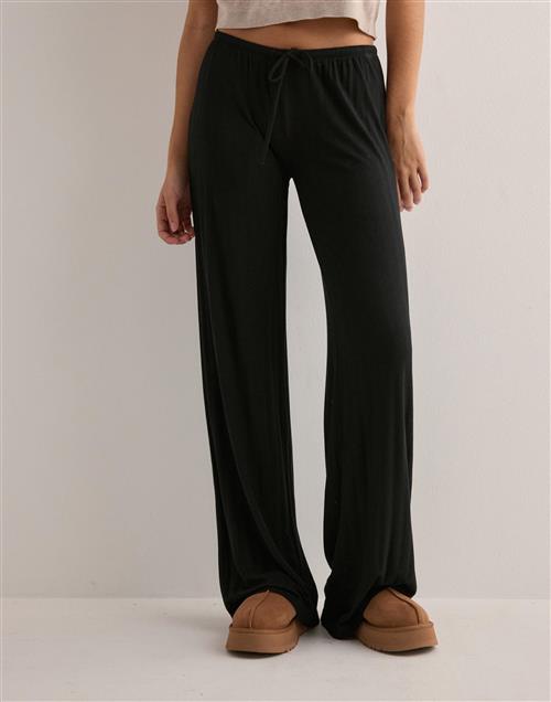 Nelly - Sort - Soft Flowy Pants