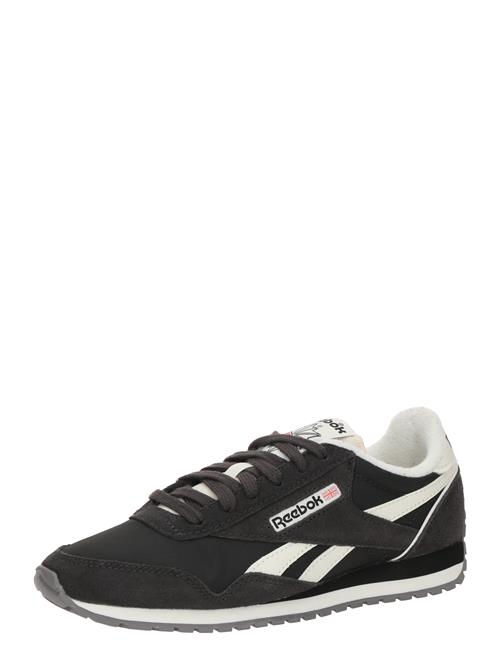 Se Reebok Sneaker low 'CLASSIC'  sort / hvid ved About You