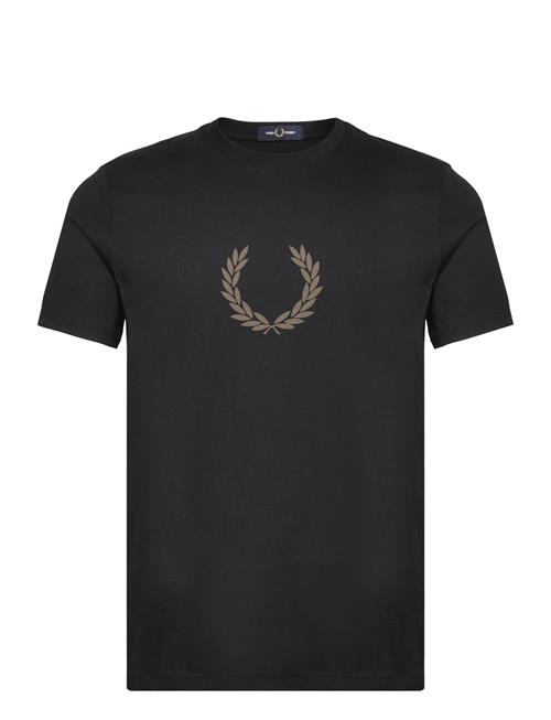 Se Flocked Laurel W Gra Tee Fred Perry Black ved Booztlet