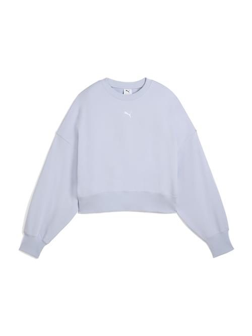 Se PUMA Sweatshirt 'Wardrobe Ess'  lyseblå / hvid ved About You