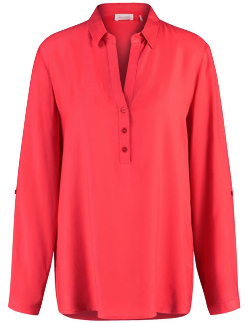 Se GERRY WEBER Bluse  rød ved About You