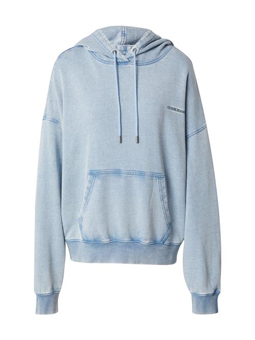 Se GUESS JEANS Sweatshirt  lyseblå / sort / hvid ved About You