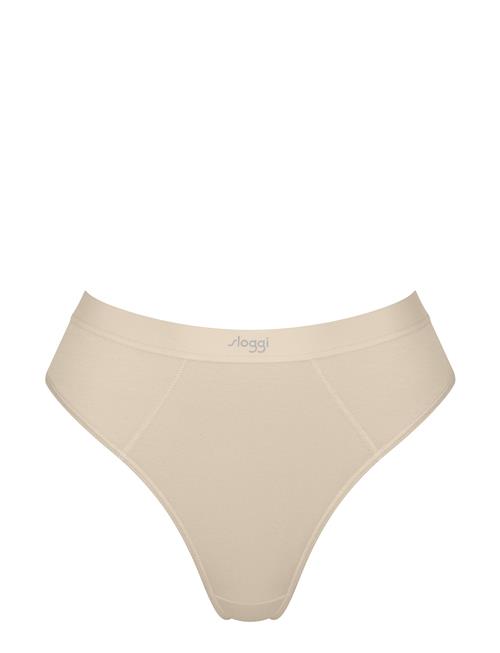 Se Sloggi Ever Ease String Sloggi Beige ved Booztlet