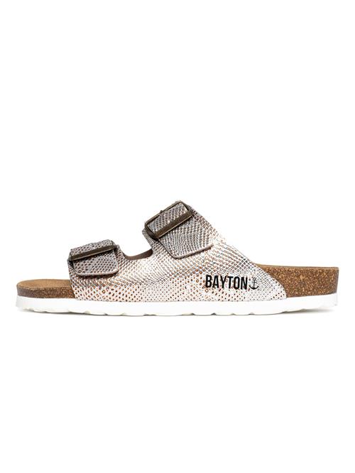 Se Bayton Pantoletter 'Atlas'  cognac / sølv ved About You