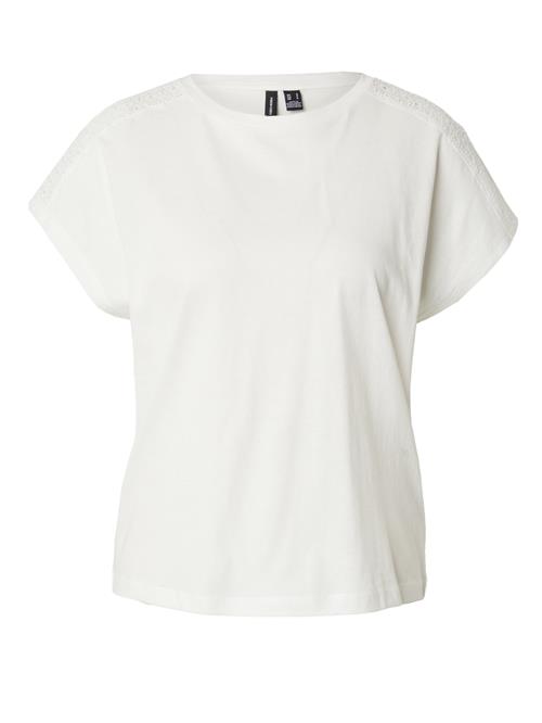 Se VERO MODA Shirts 'VMEMMY'  hvid ved About You