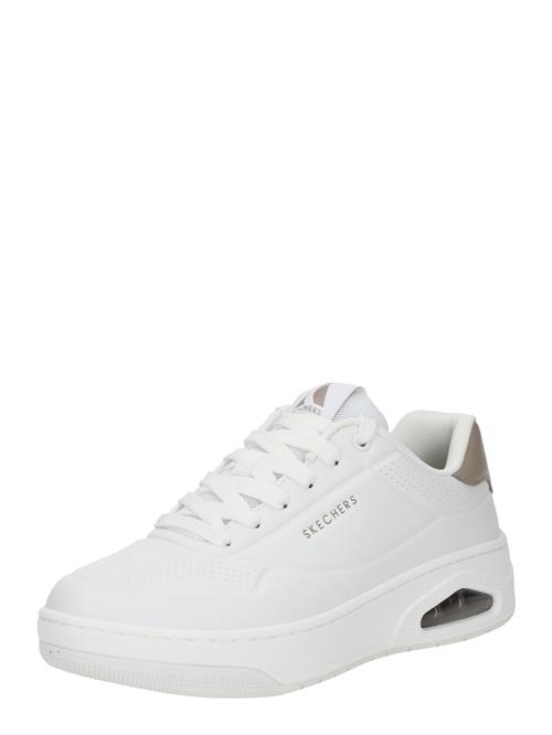 Se SKECHERS Sneaker low 'UNO COURT - FAST BREAK'  brokade / hvid ved About You