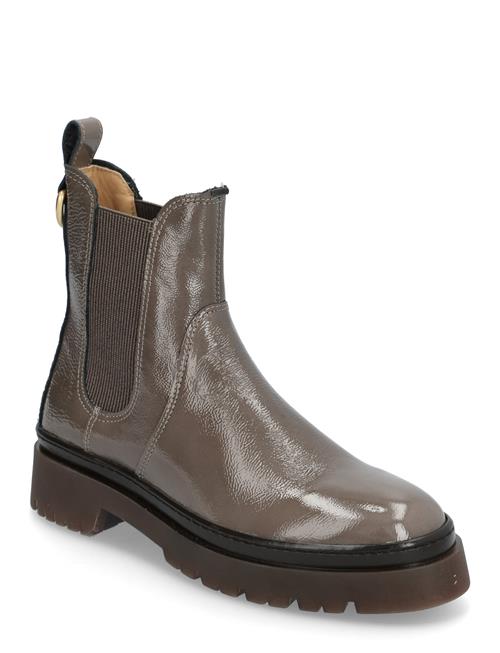 Se Aligrey Chelsea Boot GANT Brown ved Booztlet