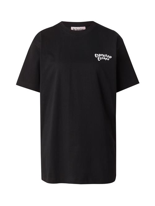 On Vacation Club Shirts 'Espresso Escape'  sort / hvid