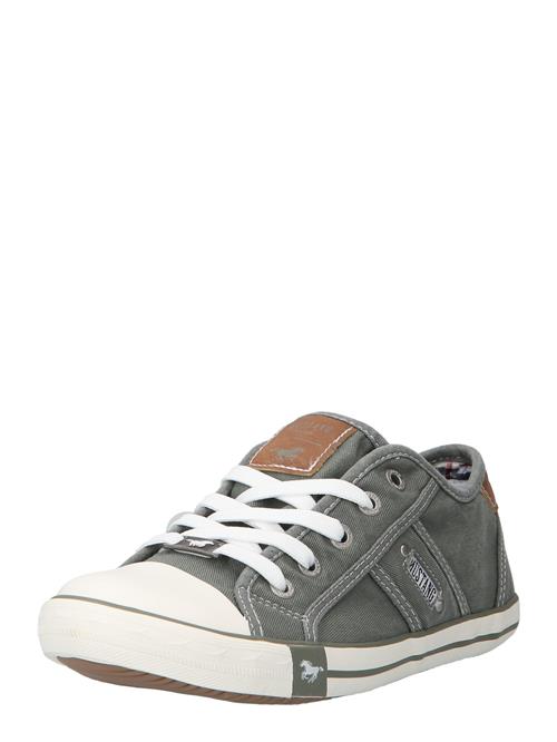 Se MUSTANG Sneaker low  grå / khaki / offwhite ved About You