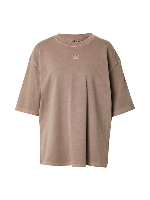 Se ADIDAS ORIGINALS Shirts 'ESS'  khaki ved About You